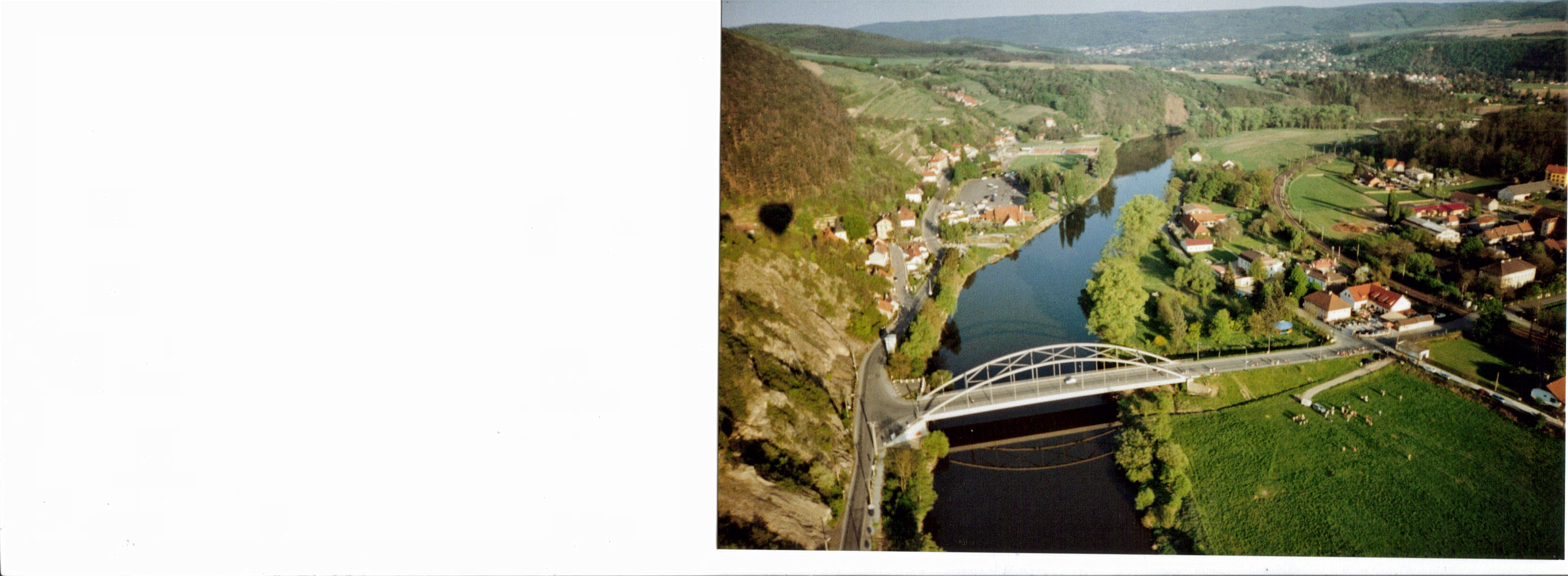 most přes Berounku v Karlštějně.jpg